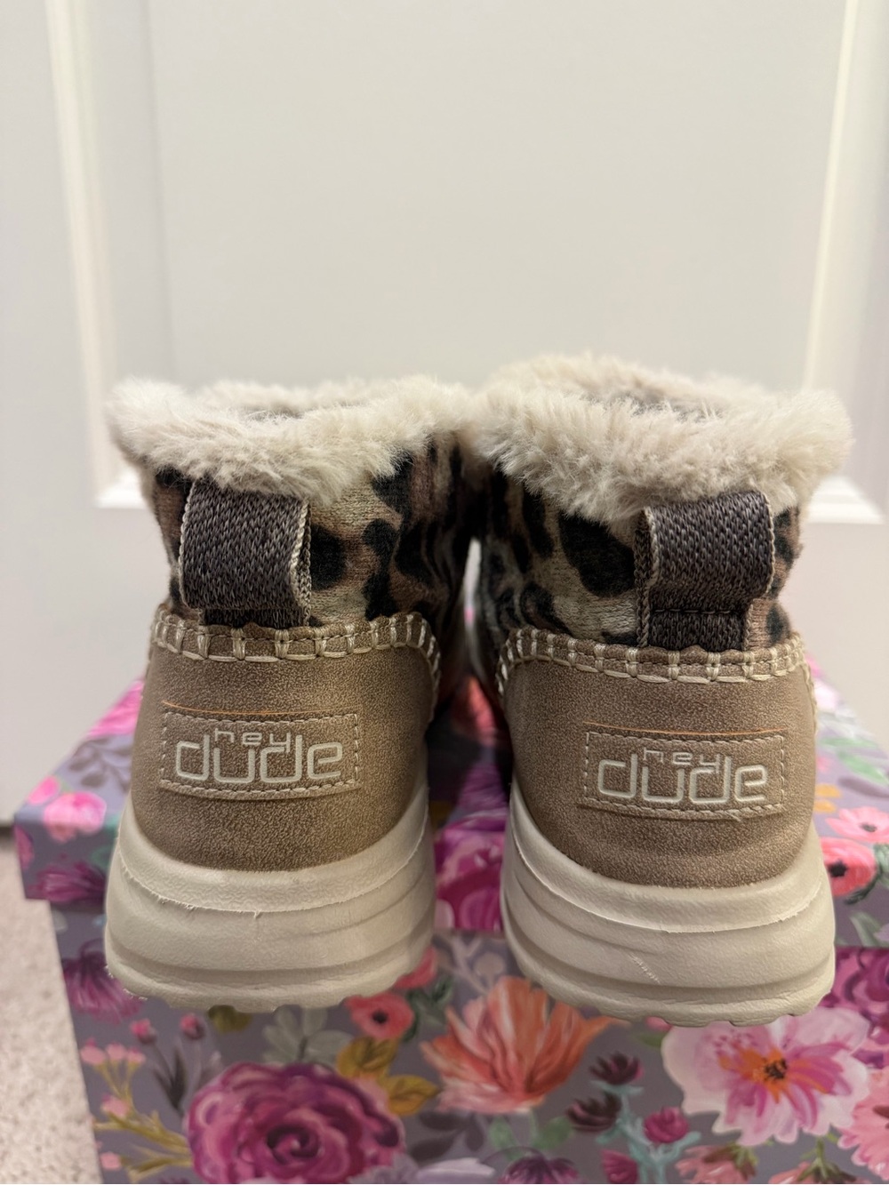 HEYDUDE Denny Leo Taupe Leopard Faux Fur Slip On Boots Women’s 10 - Picture 3 of 6